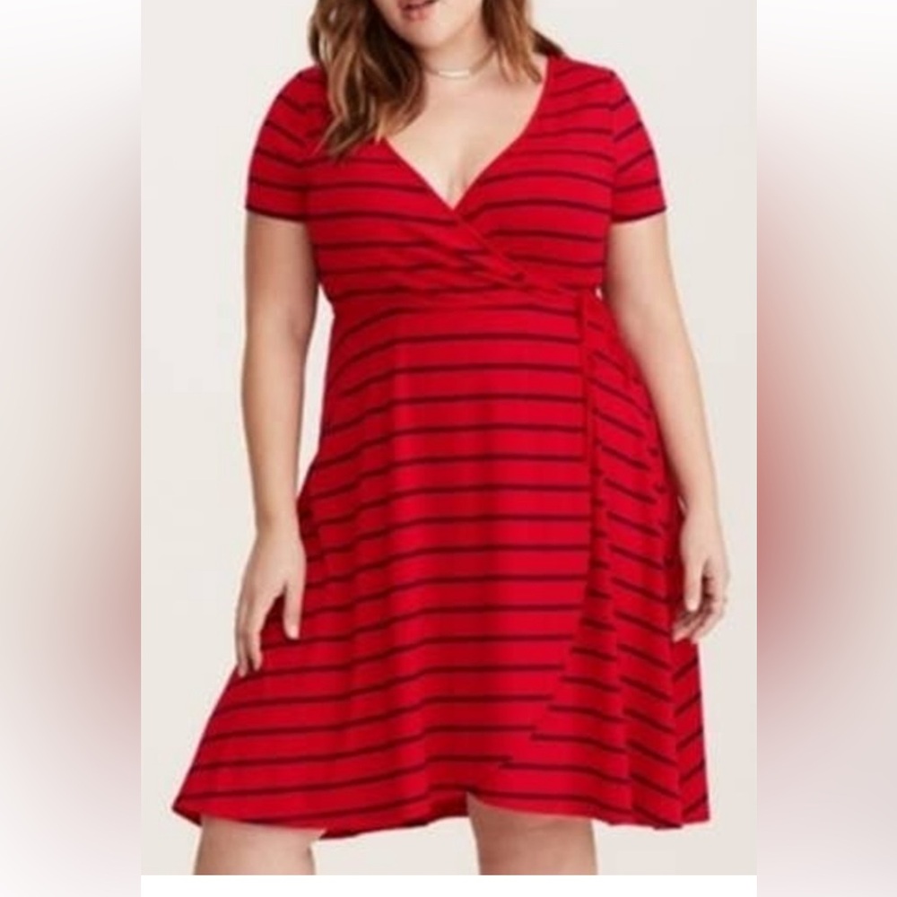 EUC Torrid Midi Faux-Wrap Dress Size 4X Red Striped Jersey Fit & Flare dress